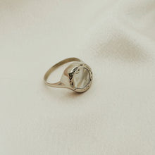 Load image into Gallery viewer, Silver Steel Mother Pearl Ring

