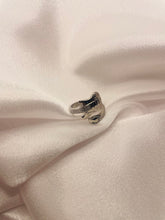 Load image into Gallery viewer, Silver Steel Guitarra Ring
