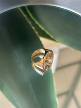 Load image into Gallery viewer, Caracola Gold Ring
