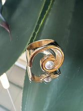 Load image into Gallery viewer, Caracola Gold Ring
