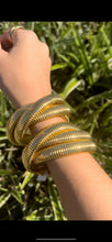 Load image into Gallery viewer, Twist Snake Bangle
