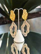 Load image into Gallery viewer, Izmit Earrings
